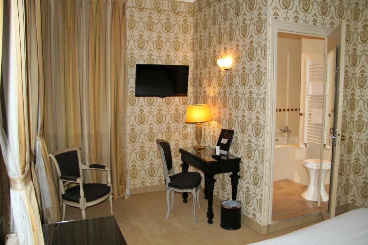Hotel Le Regent Вилле-Котре Экстерьер фото