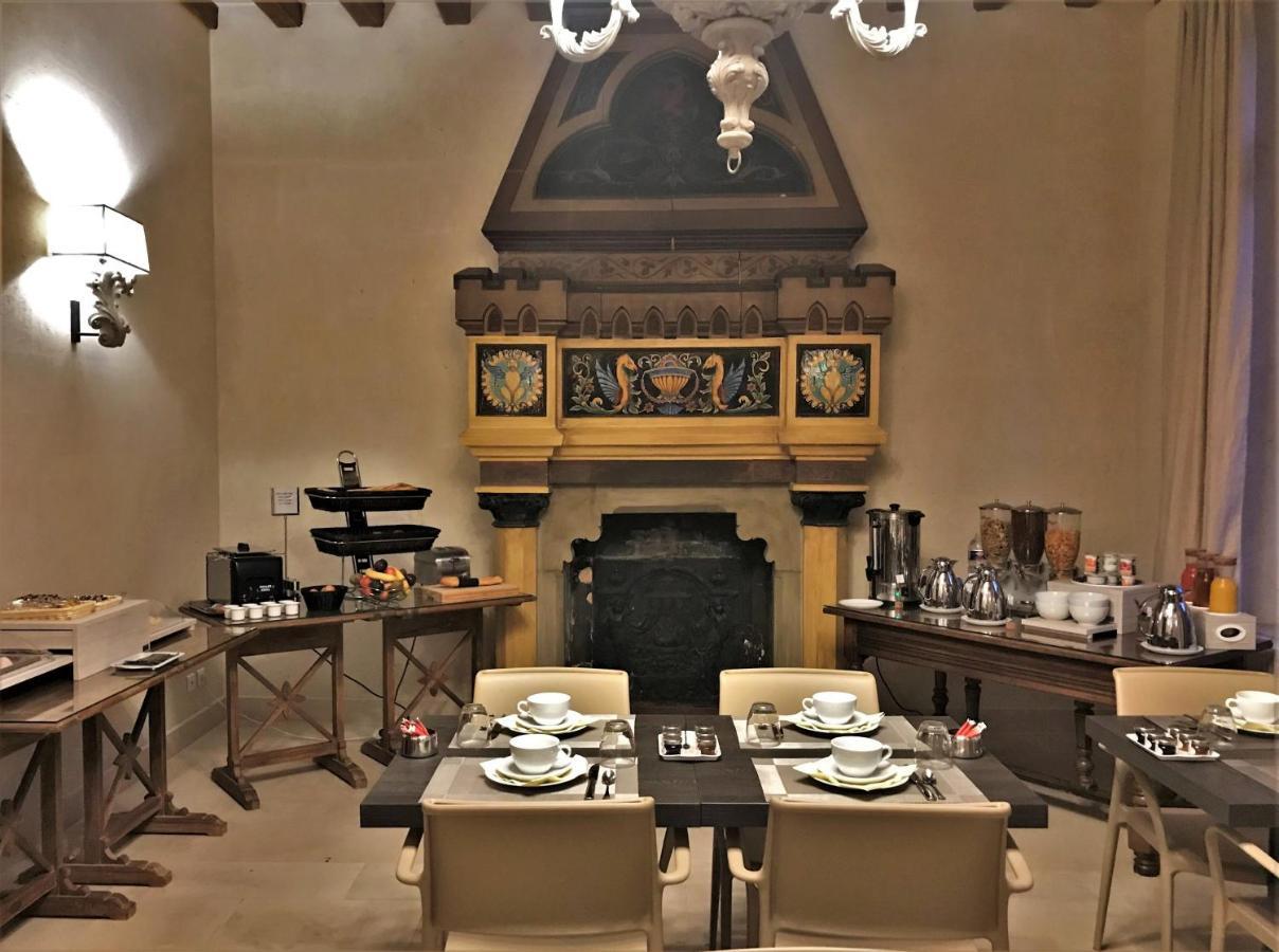 Hotel Le Regent Вилле-Котре Экстерьер фото